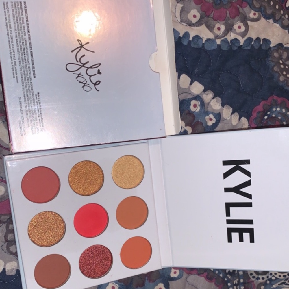 New Kylie eyeshadow pallet best offer